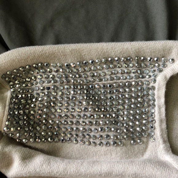 Sweater - Picture 4 of 4